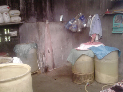 Khu nấu rượu của Đức tại Bình Dương hết sức mất vệ sinh. Ảnh: G.H. Khu nấu rượu của Đức tại Bình Dương hết sức mất vệ sinh. Ảnh: G.H