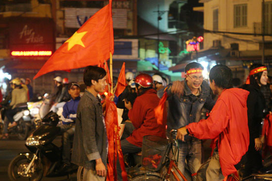 Nhiệt tình chào hàng.