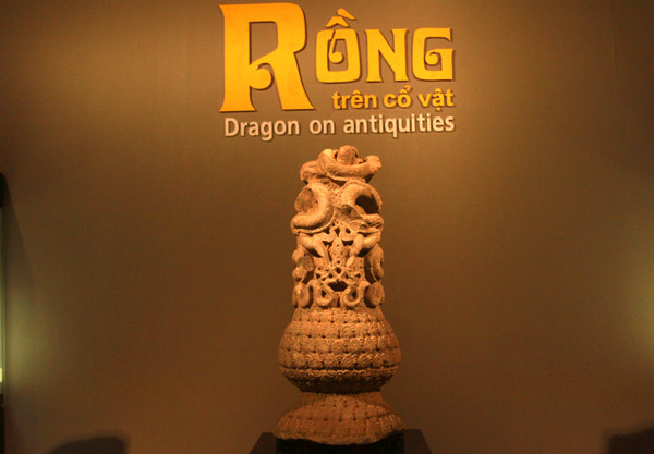 Rồng trang trí trên cột đá (thời Lý, thế kỉ 11-13, Thành Thăng Long)