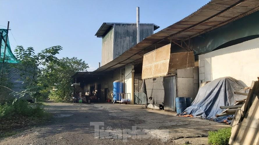 Theo kết quả xác minh, quá trình sử dụng đất, hộ bà Vân đã tự ý đổi 2.250m2 đất nằm trong diện tích 13.000m2 đất tại phường Biên Giang (quận Hà Đông) để lấy 450m2 đất thuê của Công ty TNHH Văn Đạo để làm đường vào khu đất thuê. Hiện tại, hộ bà Vân cũng nợ tiền thuê đất hàng tỷ đồng. Ảnh minh họa.