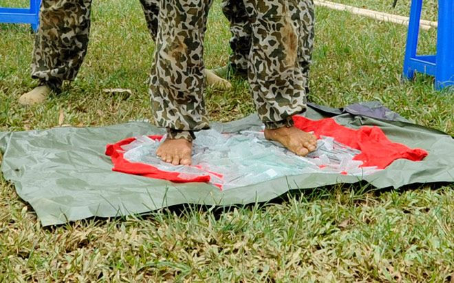 Đôi bàn chân sau khi nhảy xuống mà không hề gì