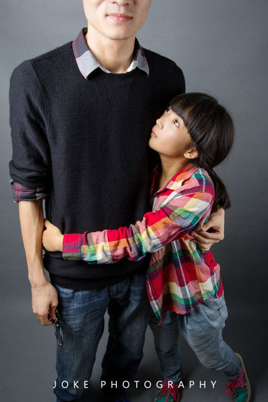 Khi hai người đứng cạnh nhau, cô gái chỉ cao đến ngực bạn trai của mình