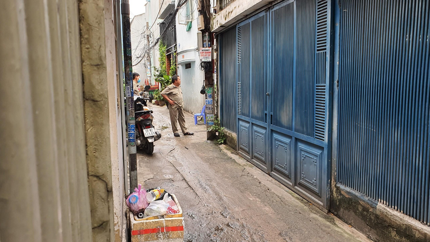 Cơ quan chức năng tiếp tục phong tỏa và khám nghiệm hiện trường vụ nổ vào sáng 24/11. Ảnh: C.H Cơ quan chức năng tiếp tục phong tỏa và khám nghiệm hiện trường vụ nổ vào sáng 24/11. Ảnh: C.H