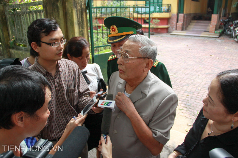 Trả lời câu hỏi phóng viên Tiền Phong, Trung tướng Đồng Sỹ Nguyên cho biết Tôi luôn xem Đại tướng như người anh lớn của mình toàn Đảng, toàn quân, toàn dân ta đã mất đi một vị Đại tướng tài ba lỗi lạc, một danh tướng ở tầm thế giới