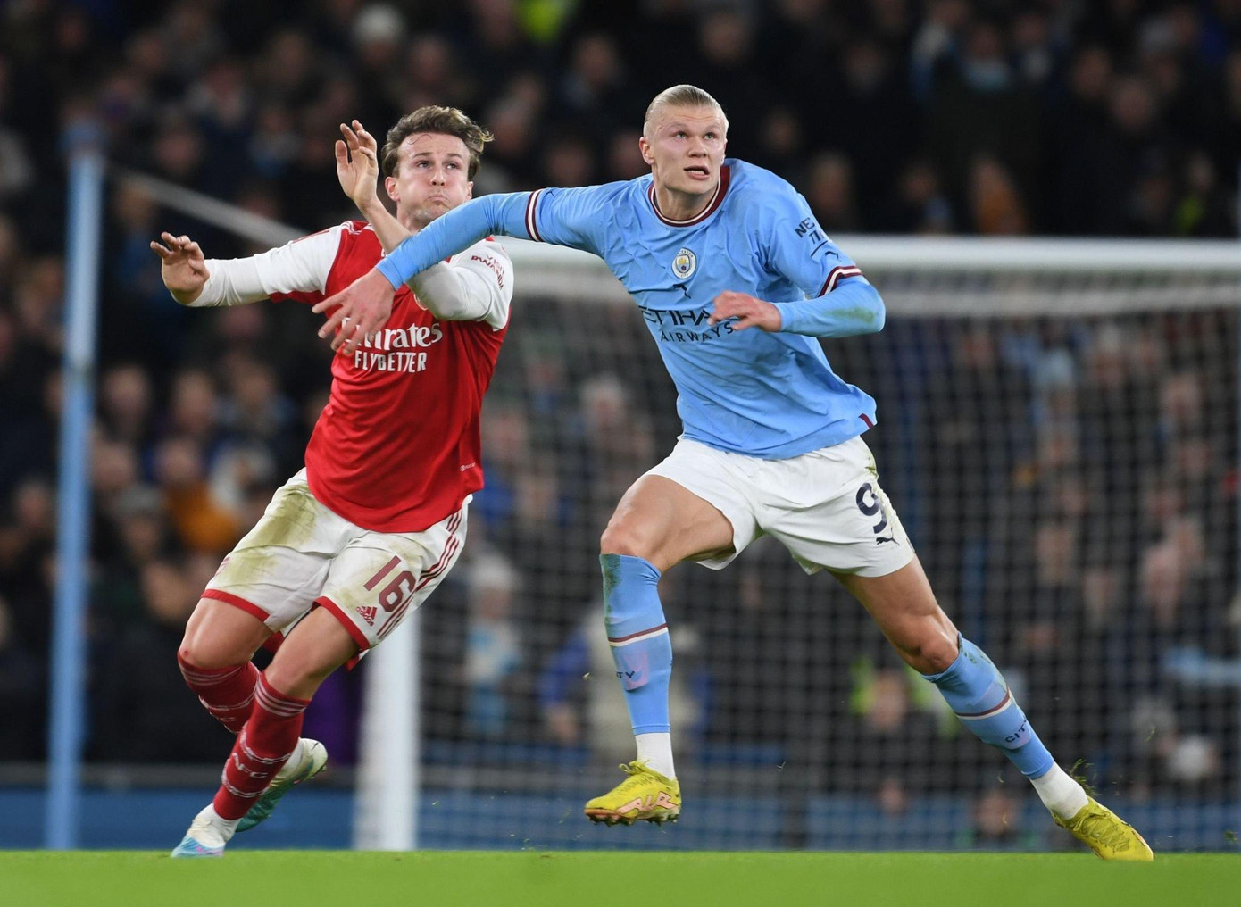 Holding sẽ gặp vấn đề lớn khi phải đối đầu với Haaland Holding sẽ gặp vấn đề lớn khi phải đối đầu với Haaland