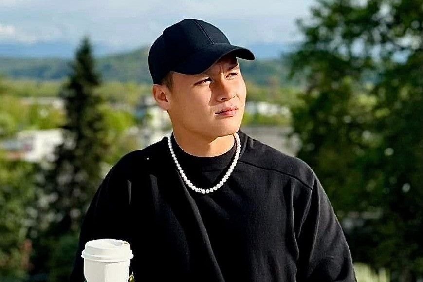 Quang Hải đi chơi sau khi bị loại khỏi đội hình Pau FC ở Ligue 2