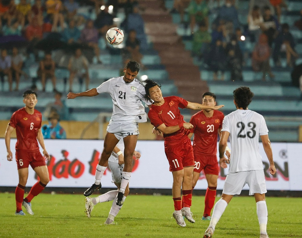 Hàng thủ Palestine luôn chơi tập trung. Ảnh: Như Ý