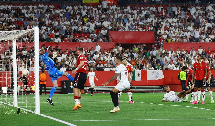 De Gea phản xạ khó hiểu trong bàn thua thứ 2 De Gea phản xạ khó hiểu trong bàn thua thứ 2