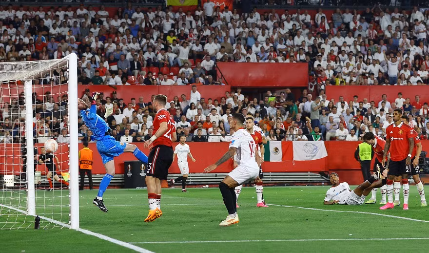 De Gea phản xạ khó hiểu trong bàn thua thứ 2 De Gea phản xạ khó hiểu trong bàn thua thứ 2
