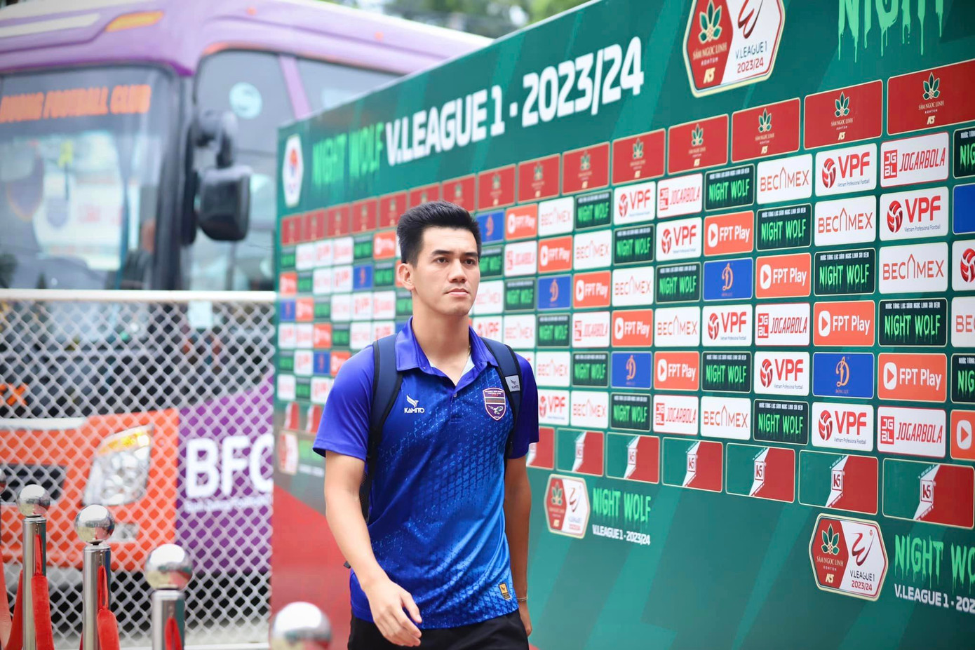 Hạ Thanh Hóa 1-0, B.Bình Dương tặng quà Giáng sinh ý nghĩa cho CĐV ảnh 2 Hạ Thanh Hóa 1-0, B.Bình Dương tặng quà Giáng sinh ý nghĩa cho CĐV ảnh 2