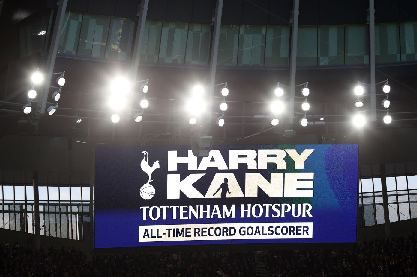 Tottenham thiết kế bảng điện tử dành riêng cho Kane Tottenham thiết kế bảng điện tử dành riêng cho Kane
