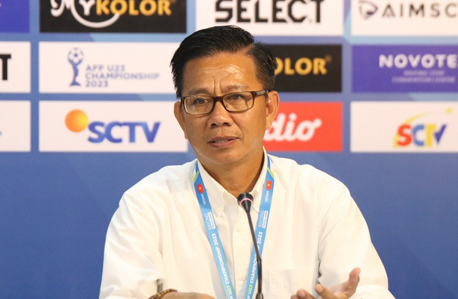 HLV Hoàng Anh Tuấn không vui khi các cầu thủ U23 Việt Nam xô xát với đối thủ. Ảnh: VFF HLV Hoàng Anh Tuấn không vui khi các cầu thủ U23 Việt Nam xô xát với đối thủ. Ảnh: VFF