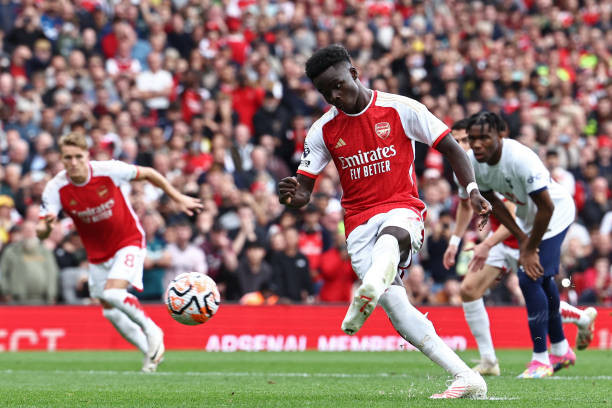 Arsenal và Tottenham bất phân thắng bại trong trận derby bắc London rực lửa ảnh 27