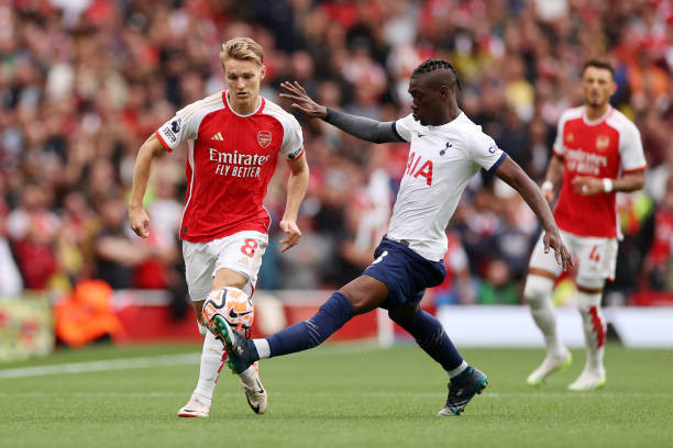 Arsenal và Tottenham bất phân thắng bại trong trận derby bắc London rực lửa ảnh 10