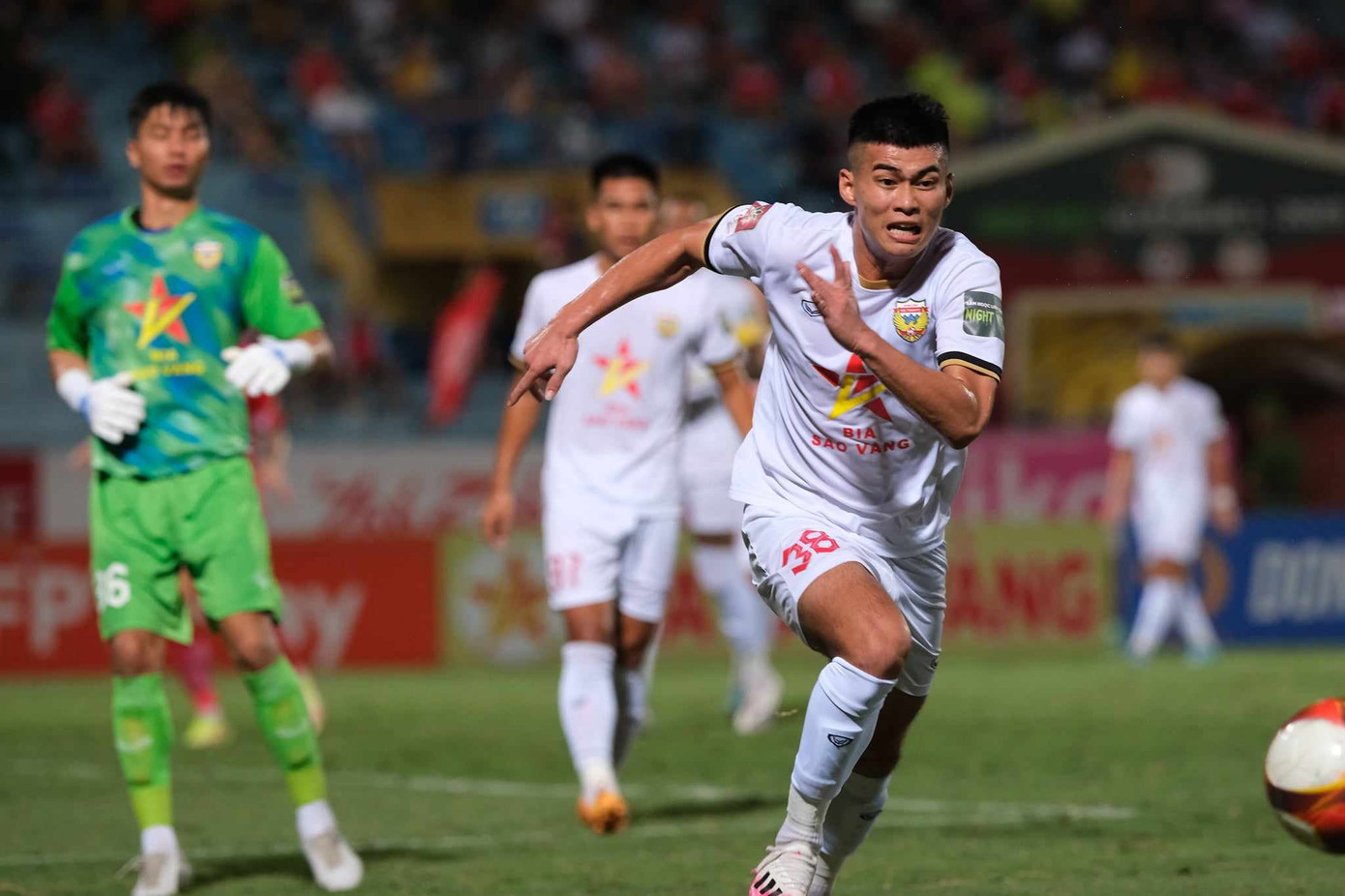 Hoàng Đức lập cú đúp trong chiến thắng 4-0 của Viettel trước Hà Tĩnh ảnh 14 Hoàng Đức lập cú đúp trong chiến thắng 4-0 của Viettel trước Hà Tĩnh ảnh 14