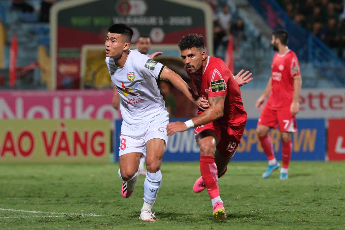 Essam nổi bật trong hiệp 1. Ảnh: Mạnh Thắng Essam nổi bật trong hiệp 1. Ảnh: Mạnh Thắng