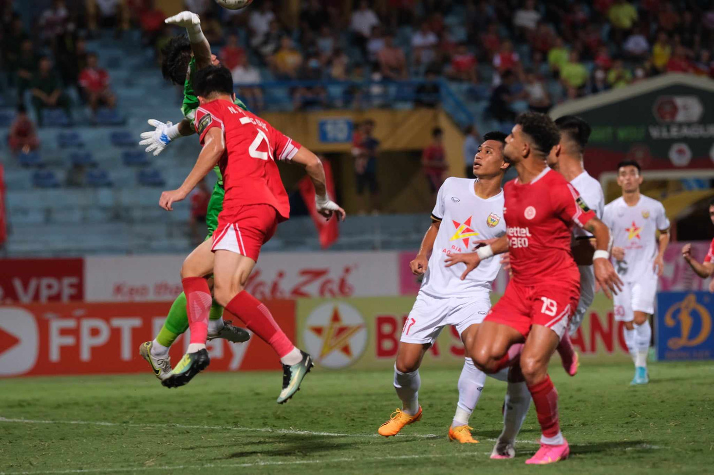 Hoàng Đức lập cú đúp trong chiến thắng 4-0 của Viettel trước Hà Tĩnh ảnh 13 Hoàng Đức lập cú đúp trong chiến thắng 4-0 của Viettel trước Hà Tĩnh ảnh 13