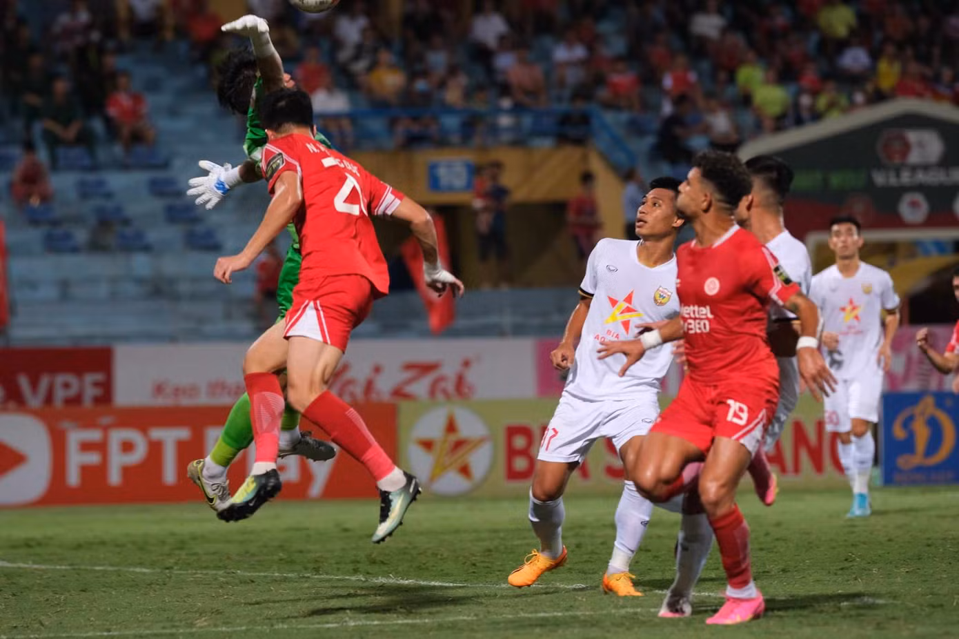 Hoàng Đức lập cú đúp trong chiến thắng 4-0 của Viettel trước Hà Tĩnh ảnh 13 Hoàng Đức lập cú đúp trong chiến thắng 4-0 của Viettel trước Hà Tĩnh ảnh 13