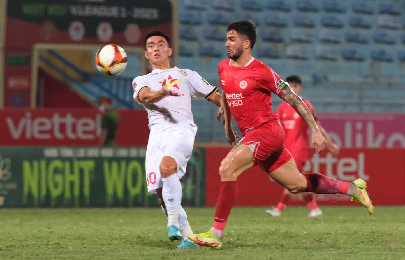 Viettel vẫn làm chủ tình hình trên sân. Ảnh: Mạnh Thắng Viettel vẫn làm chủ tình hình trên sân. Ảnh: Mạnh Thắng