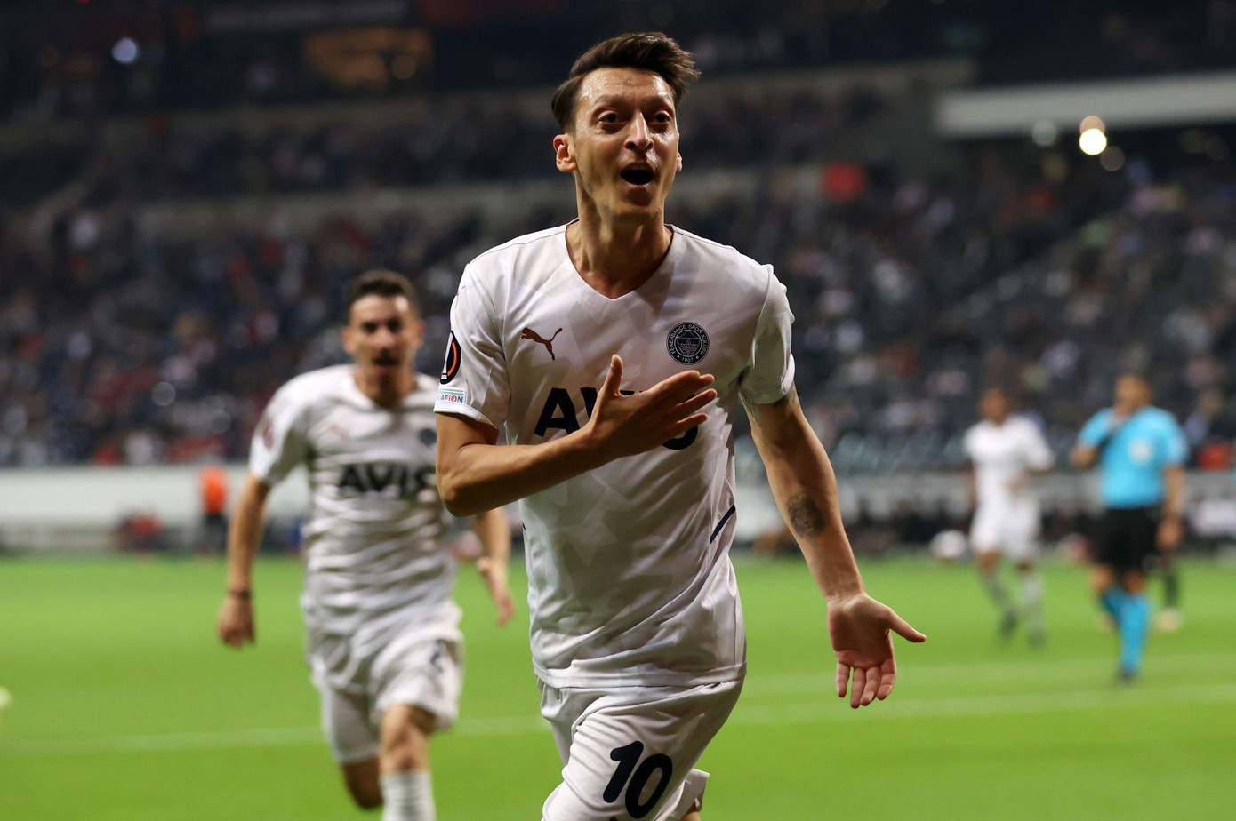Ozil trải qua những năm cuối sự nghiệp ở Thổ Nhĩ Kỳ Ozil trải qua những năm cuối sự nghiệp ở Thổ Nhĩ Kỳ