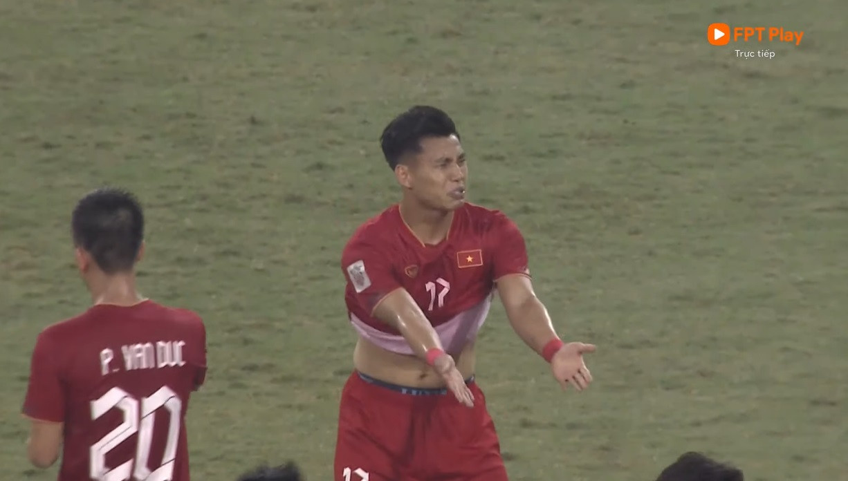 Văn Thanh trách móc Hùng Dũng Văn Thanh trách móc Hùng Dũng