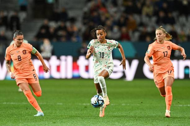 Silva lạc lõng trên hàng công