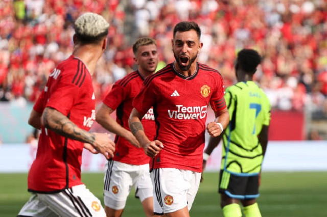 Bruno Fernandes ghi bàn trong trận đầu tiên chính thức làm đội trưởng MU