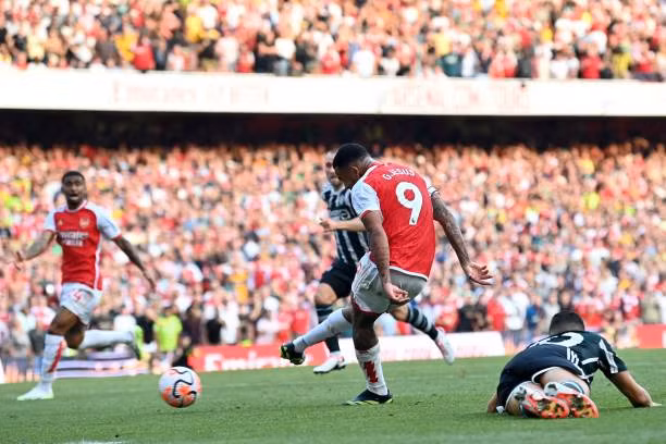 Arsenal đánh bại MU bằng 3 tuyệt phẩm ảnh 29 Arsenal đánh bại MU bằng 3 tuyệt phẩm ảnh 29