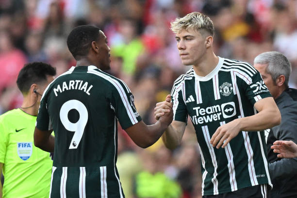 Arsenal đánh bại MU bằng 3 tuyệt phẩm ảnh 23 Arsenal đánh bại MU bằng 3 tuyệt phẩm ảnh 23