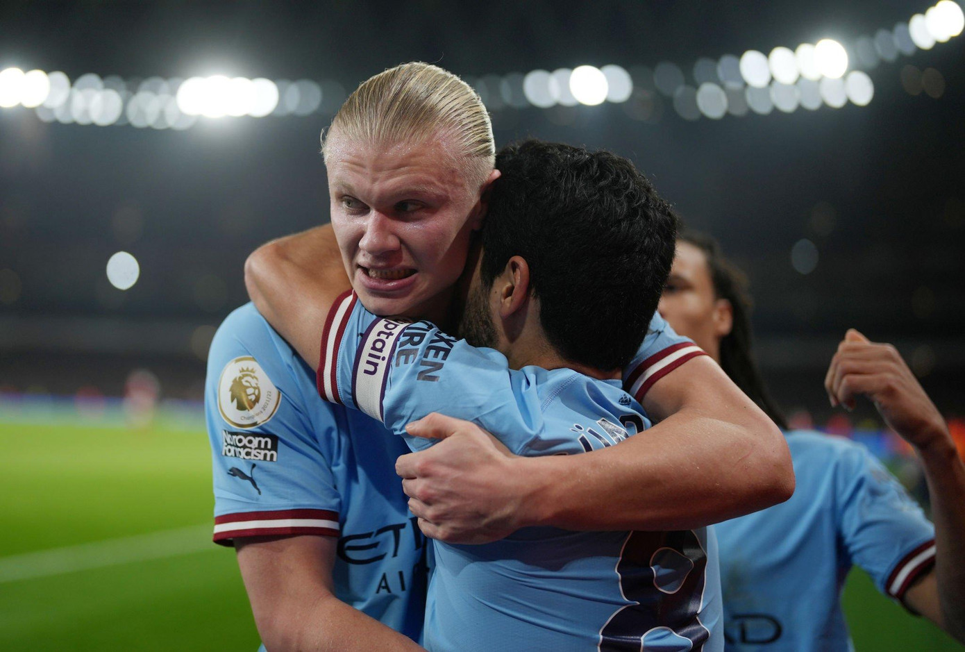 Haaland ăn mừng bàn thắng trước Arsenal Haaland ăn mừng bàn thắng trước Arsenal