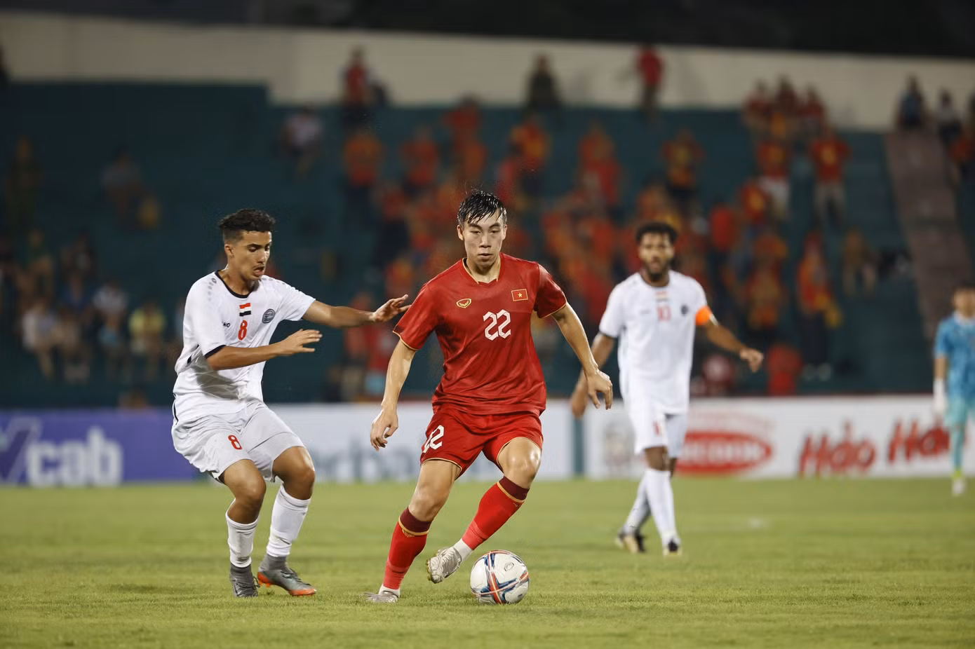 Các tiền vệ của U23 Việt Nam bắt đầu cầm được bóng. Ảnh: Như Ý Các tiền vệ của U23 Việt Nam bắt đầu cầm được bóng. Ảnh: Như Ý