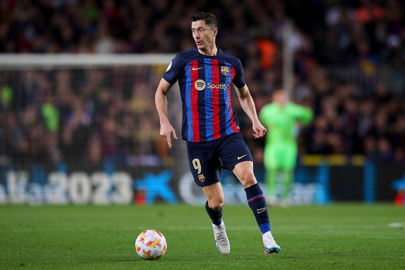 Lewandowski và Barca muốn trút giận vào Girona