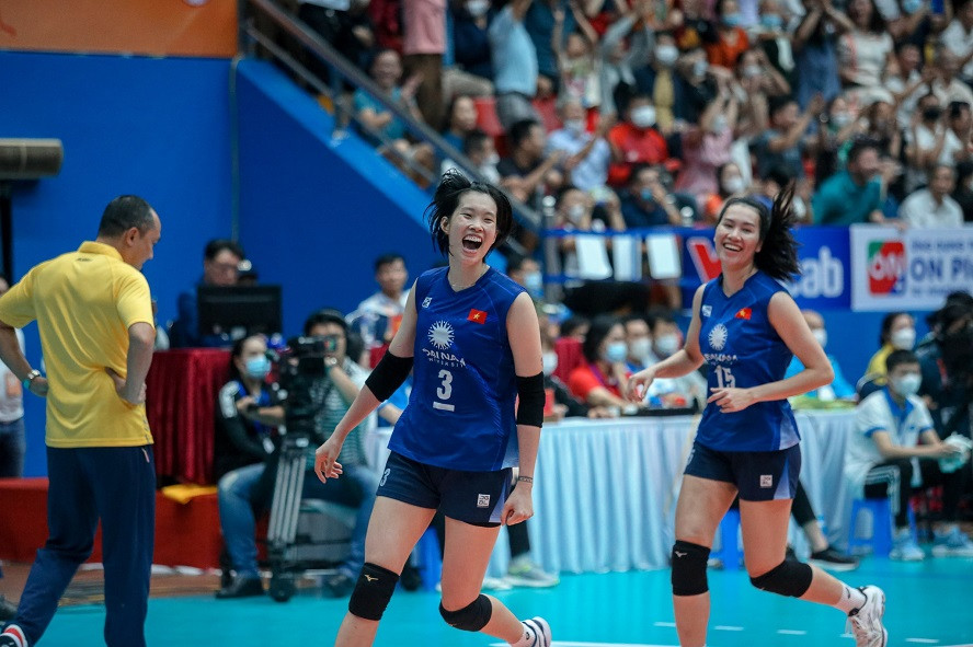 Thanh Thúy ăn mừng cùng đồng đội - Ảnh: AVC