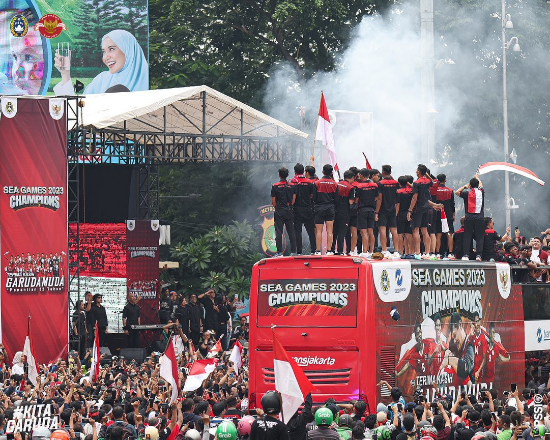 Đây có lẽ là màn ăn mừng HCV SEA Games hoành tráng nhất lịch sử