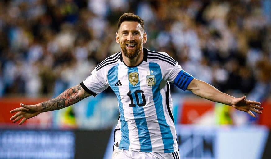Messi tiếp tục cống hiến cho tuyển Argentina
