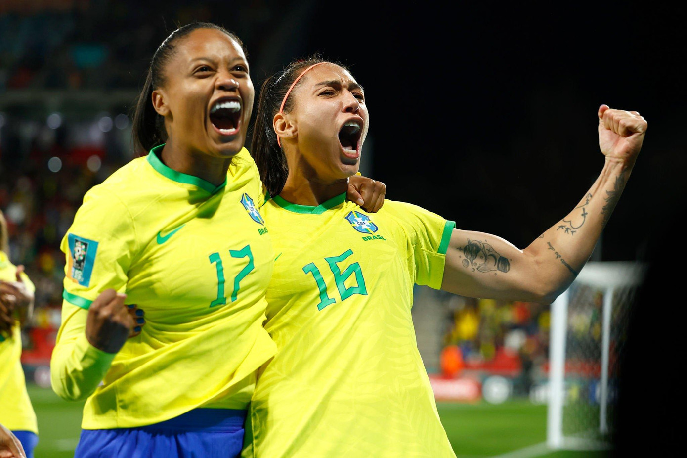 Ary Borges (số 17) là ngôi sao mới của nữ Brazil