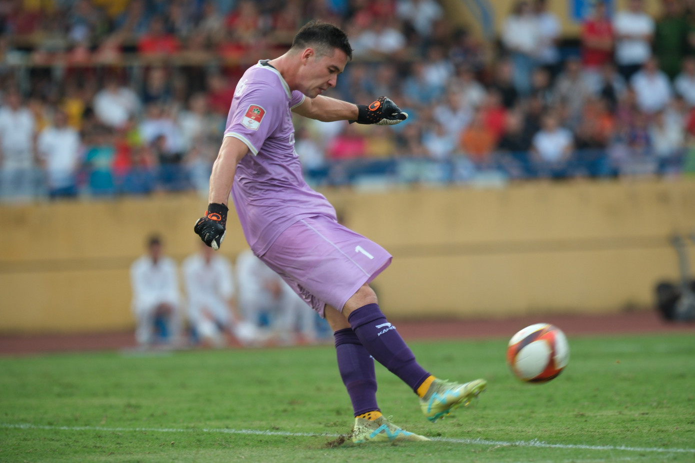 Thủ môn Filip Nguyễn chưa phải hoạt động nhiều. Ảnh: Mạnh Thắng