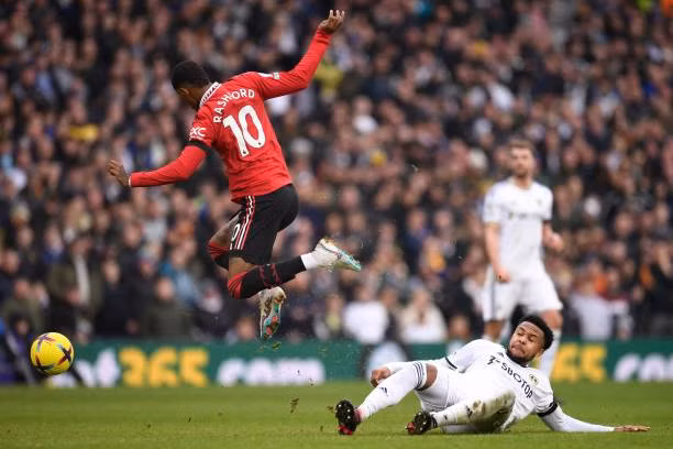 Thắng Leeds 2-0, MU bám sát Arsenal trên tốp đầu ảnh 11