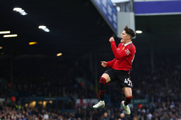 Thắng Leeds 2-0, MU bám sát Arsenal trên tốp đầu ảnh 21 Thắng Leeds 2-0, MU bám sát Arsenal trên tốp đầu ảnh 21