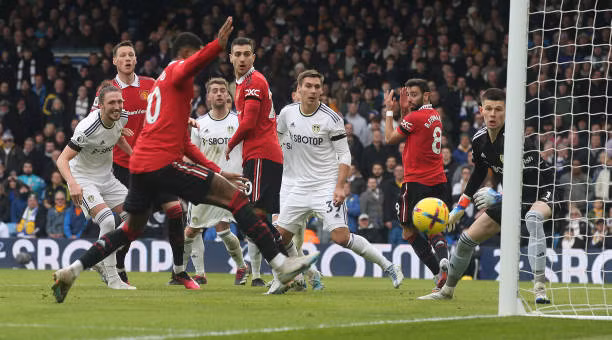 Thắng Leeds 2-0, MU bám sát Arsenal trên tốp đầu ảnh 14