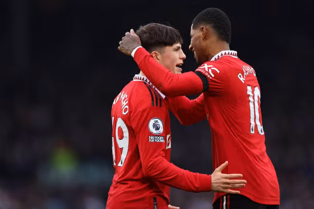 Thắng Leeds 2-0, MU bám sát Arsenal trên tốp đầu ảnh 22