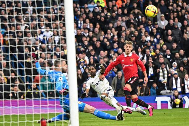 Thắng Leeds 2-0, MU bám sát Arsenal trên tốp đầu ảnh 18 Thắng Leeds 2-0, MU bám sát Arsenal trên tốp đầu ảnh 18