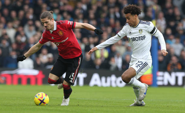 Thắng Leeds 2-0, MU bám sát Arsenal trên tốp đầu ảnh 8 Thắng Leeds 2-0, MU bám sát Arsenal trên tốp đầu ảnh 8