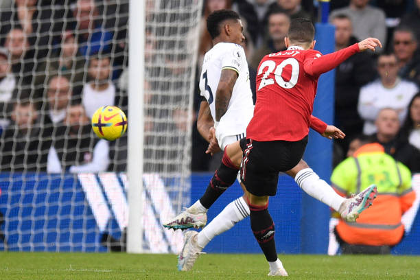 Thắng Leeds 2-0, MU bám sát Arsenal trên tốp đầu ảnh 17 Thắng Leeds 2-0, MU bám sát Arsenal trên tốp đầu ảnh 17