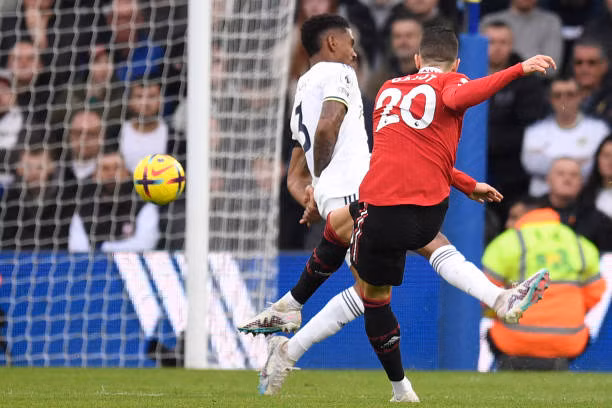 Thắng Leeds 2-0, MU bám sát Arsenal trên tốp đầu ảnh 17