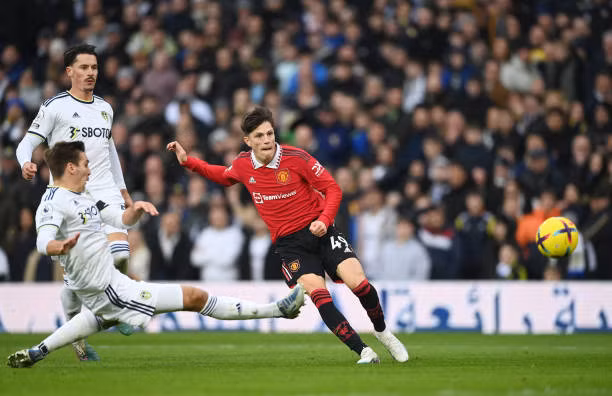 Thắng Leeds 2-0, MU bám sát Arsenal trên tốp đầu ảnh 20