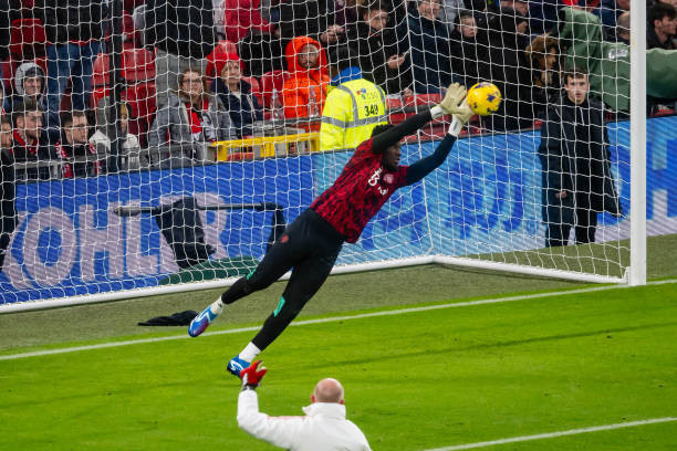 Hàng thủ ngủ mơ, MU nhận trái đắng ngay tại Old Trafford ảnh 7