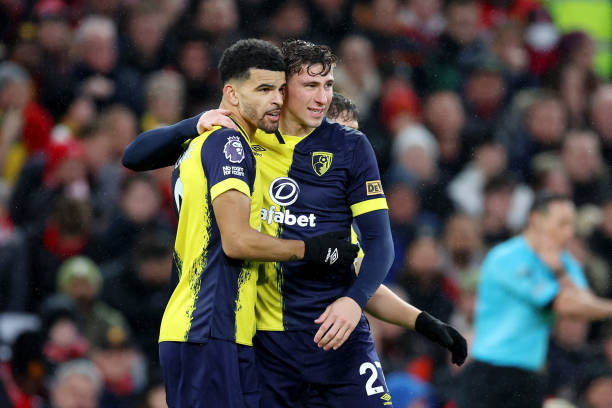 Hàng thủ ngủ mơ, MU nhận trái đắng ngay tại Old Trafford ảnh 13