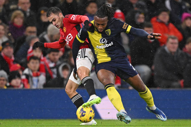 Hàng thủ ngủ mơ, MU nhận trái đắng ngay tại Old Trafford ảnh 16