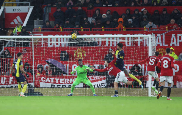 Hàng thủ ngủ mơ, MU nhận trái đắng ngay tại Old Trafford ảnh 20